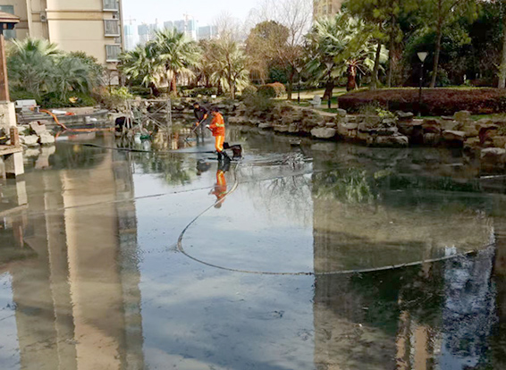 荔湾景观池淤泥清理